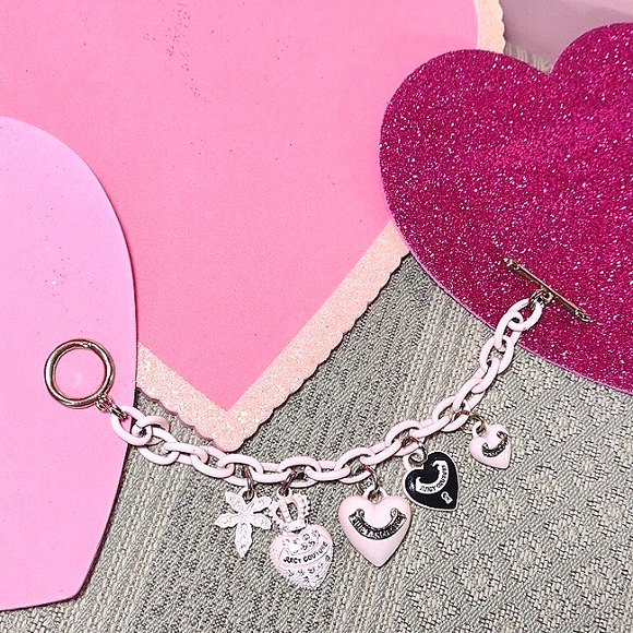 Juicy Couture 🩷Pink Heart Bracelet - Picture 13 of 14